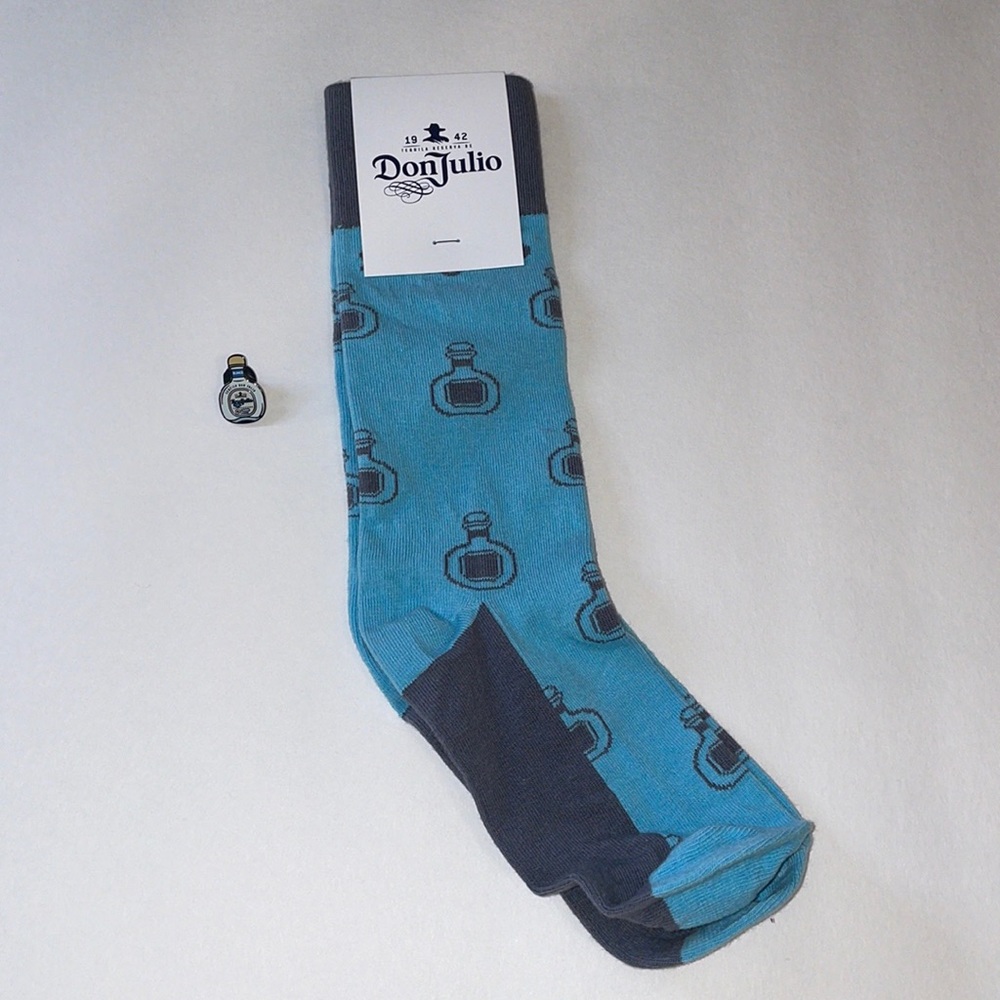 Don Julio bundle NWT unisex blue socks and new bottle pin (in package) 🍹🍸